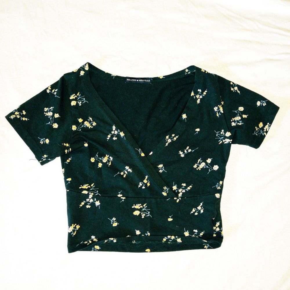 Brandy Melville • Emerald Wrap Top